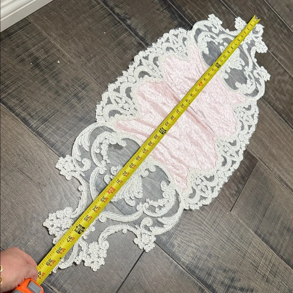 NWOT VINTAGE VICTORIAN Style Elegant Pink and White Lace Table Runner